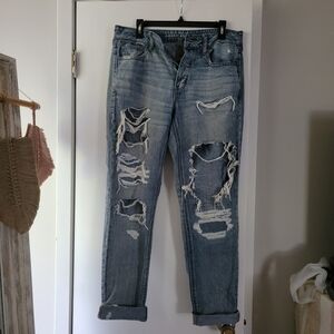 American Eagle Outfitters Light Blue Distressed Tomgirl Jeans